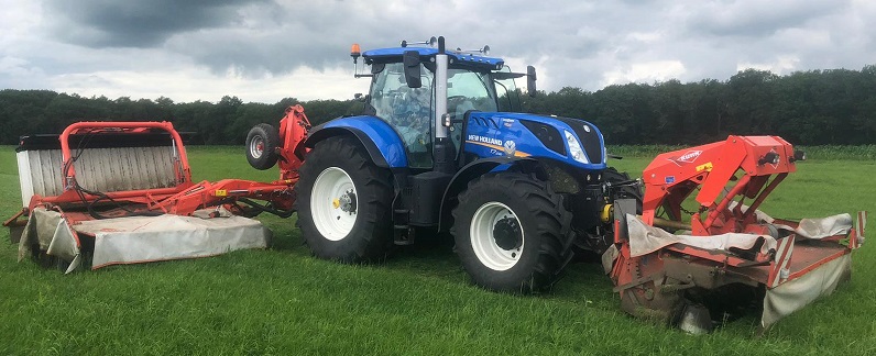 New Holland met Triple maaier